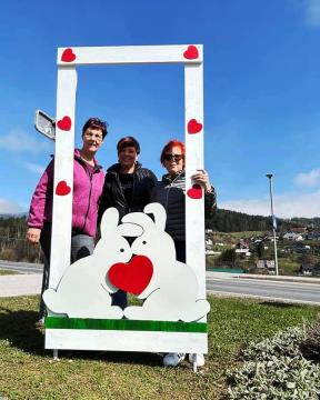 Velikonočna dekoracija ob cesti na Brdinjah (6)